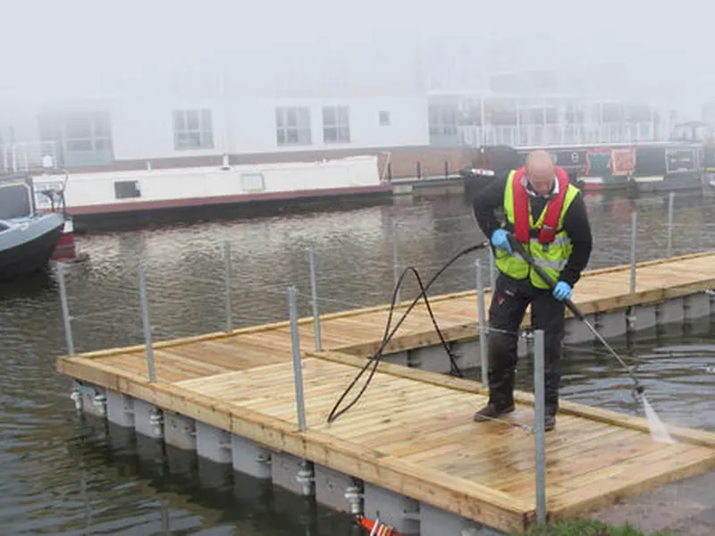 Pontoon, Boat Hull & Boat Ramp Cleaning