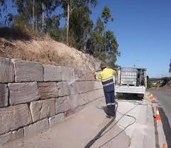 retaining wall cleaning